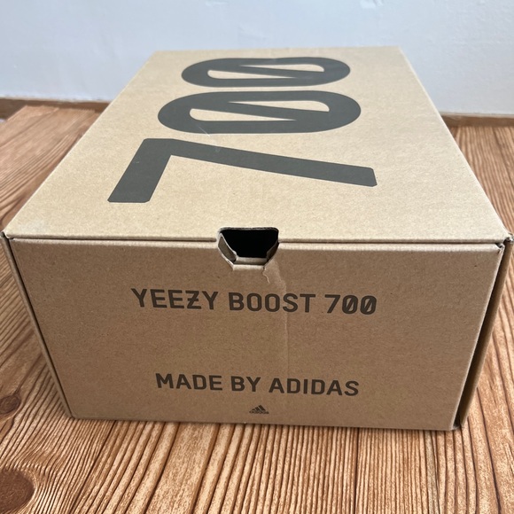 Adidas Yeezy Boost 700 Wave Runners - Picture 6 of 7